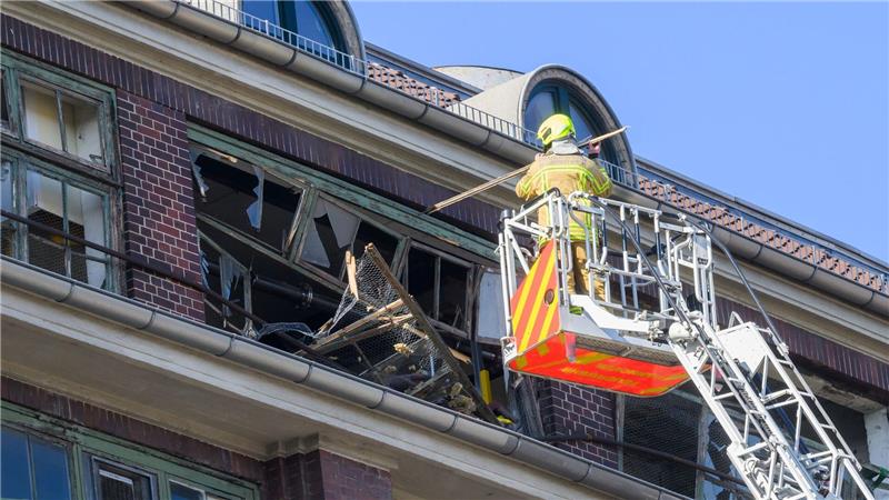 Explosion bei Continental in Hannover - ein Verletzter Mehrere Fenster sind durch die Explosion gesplittert.