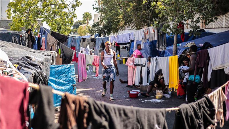 Gefangen im Transit: Düsterer Alltag der Migranten in Tunis Mehrere Lager, in dem Migranten unterkommen, wurden von Sicherheitskräften aufgelöst. (Archivbild)