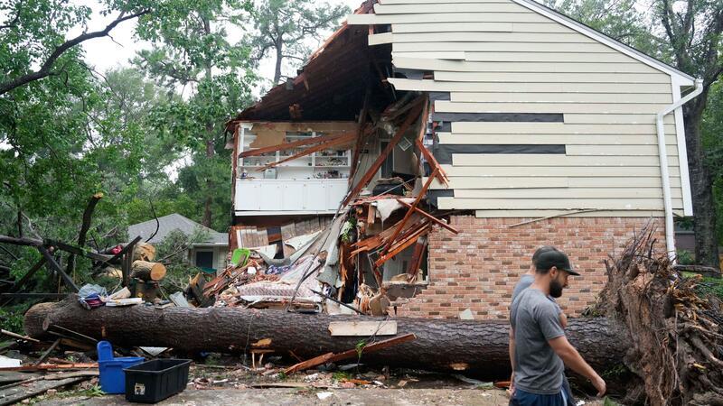 Mehrere Tote in Texas nach Sturm „Beryl“ Mehrere Menschen kamen ums Leben, etwa durch umstürzende Bäume.
