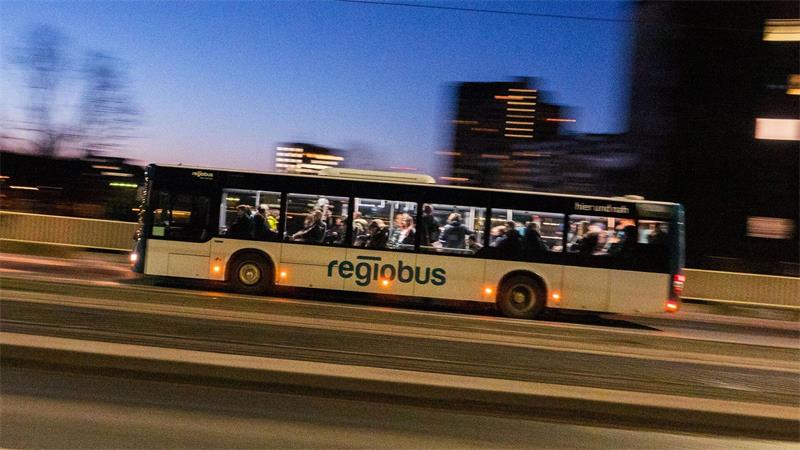 Mehrere Regiobus-Linien sind von dem Warnstreik betroffen. (Archivbild)