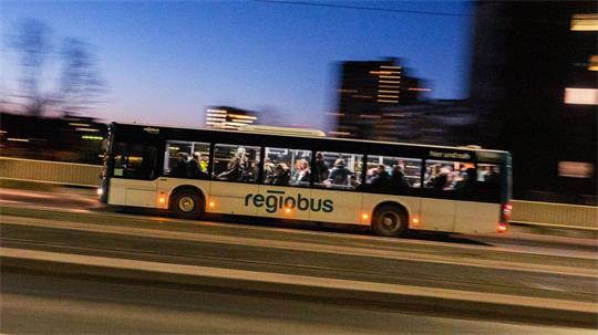 Mehrere Regiobus-Linien sind von dem Warnstreik betroffen. (Archivbild)