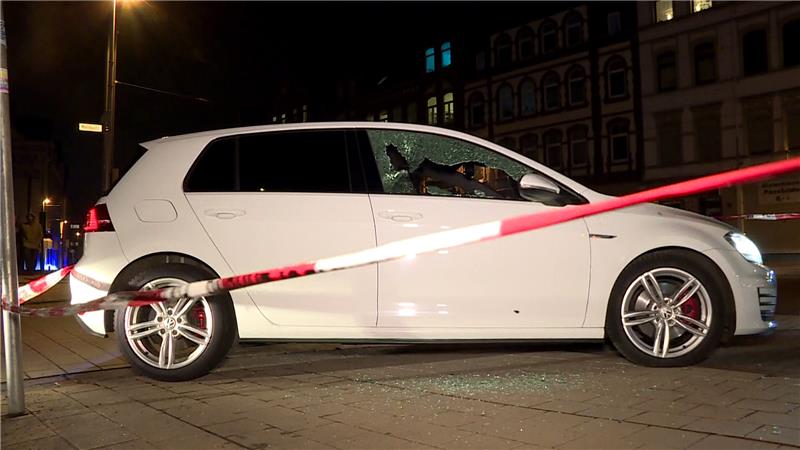 Schüsse auf Auto in Hannover: Täter auf der Flucht Mehrere Schüsse in Hannover haben einen Polizeieinsatz ausgelöst. Foto: picture alliance/dpa | Fernando Martinez Lopez