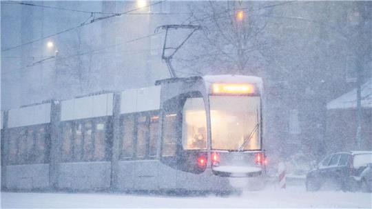 Mehrere Straßenbahnlinien bleiben in Bremen bis auf weiteres außer Betrieb. (Archivbild)