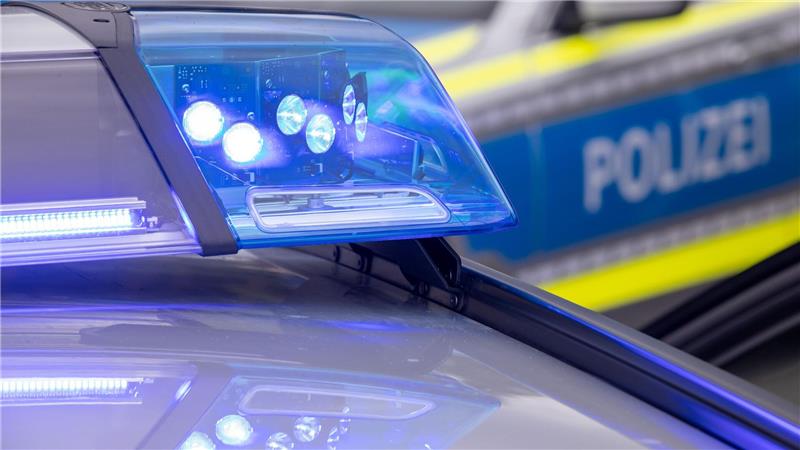 Mehrere Streifen suchten nach einer Gruppe Jugendlicher. (Symbolbild)