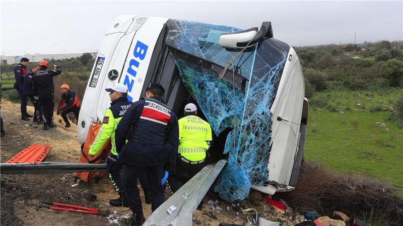 Mehrere Tote gab es bei einem Unfall mit einem Reisebus im Süden der Türkei.