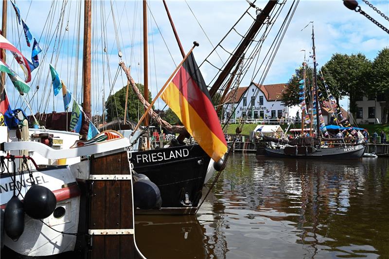 Historische Küstensegler auf der „WattenSail” Mehrere Traditionssegler liegen anlässlich der 32. WattenSail im Hafen.