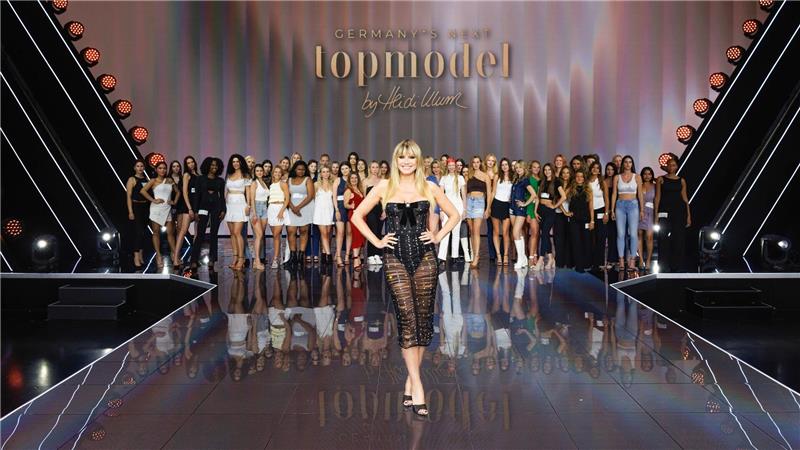 Mehrere hundert Model-Anwärterinnen sind zum offenen Casting gekommen.