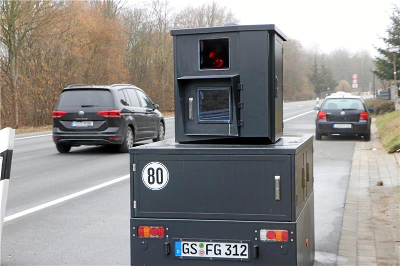 Mit Autobahn-Geschwindigkeit auf der B 248 durch Neuekrug Mehrfach blitzten die Behörden an der Bundesstraße 248 in Neuekrug in jüngerer Vergangenheit – der negative Spitzenreiter kachelte mit 147 Sachen durch den zu Hahausen gehörenden Ortsteil. Foto: Archiv Gereke