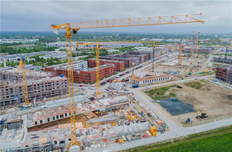 Was sich beim Bauen in Niedersachsen ändern soll Mehrfamilienhäuser mit tausenden Wohnungen werden im Neubaugebiet Kronsrode in Hannover gebaut. Foto: Stratenschulte/dpa