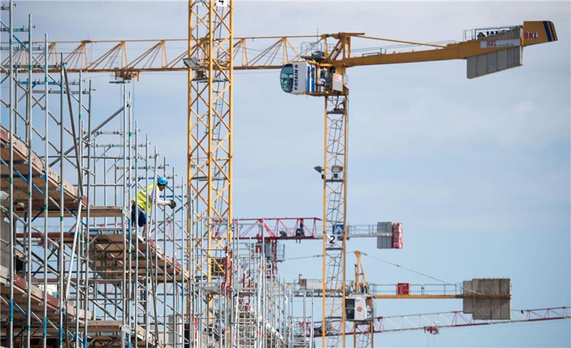 Mehrfamilienhäuser werden im Neubaugebiet Kronsrode gebaut.