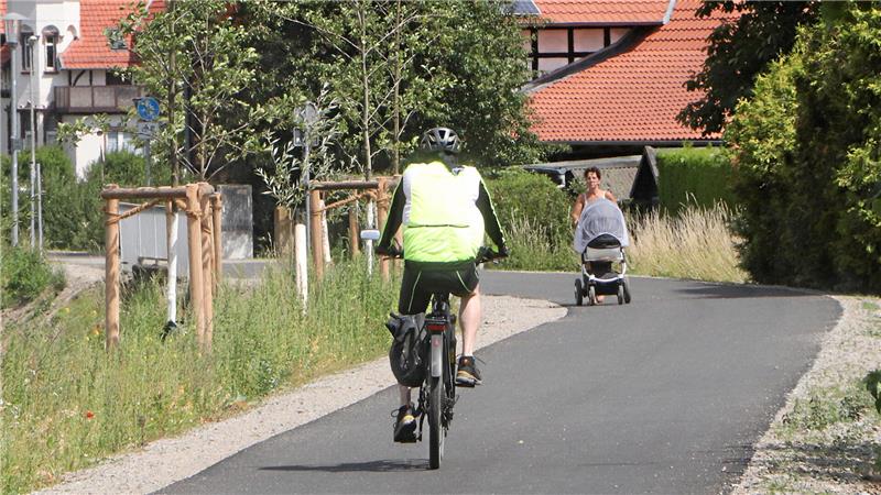 Mehrwert für Rhüden: Der neue Weg parallel zu Nette ist breiter geworden und bietet genug Platz für Begegnungsverkehr.