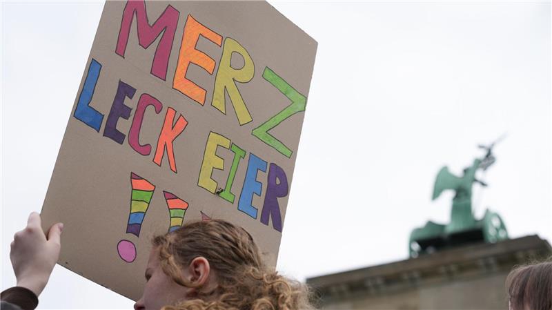 „Mehrzweckeier“ klingt sehr nach „Merz leck Eier“. (Archivbild)