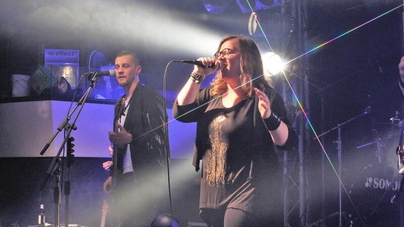 „Earphoria & friends“ rocken die Stahlstadt Meike Hammerschmidt rockt mit "Earphoria & friends" am 2. November die Kniki in Salzgitter-Bad.