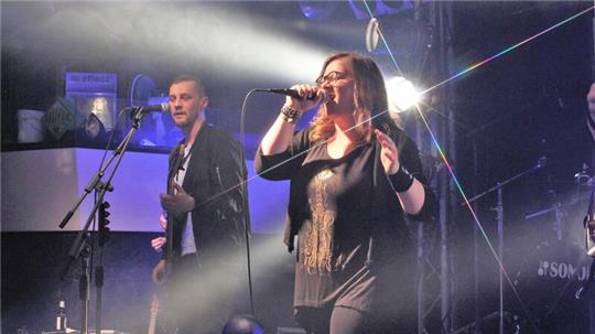 Meike Hammerschmidt rockt mit "Earphoria & friends" am 2. November die Kniki in Salzgitter-Bad.