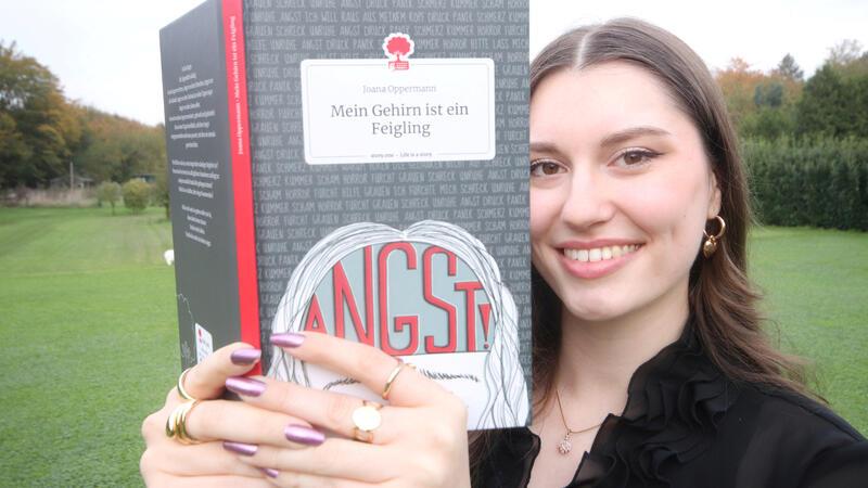 „Mein Gehirn ist ein Feigling“ – die 24-jährige Hahäuserin Joana Oppermann hat ein Buch zum Thema Angst geschrieben, um damit eigene Erfahrungen zu verarbeiten.