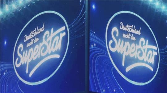 Zwei Logos der Show, "Deutschland sucht den Superstar" auf einem blauen Video-Würfel.