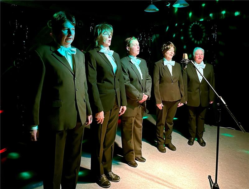 Weltstars auf der Bühne: Hitparade macht Halt in Wildemann Mein kleiner grüner Kaktus: Die Comedian Harmonists treten standesgemäß mit Fliegen und schwarzem Anzug auf. Foto: Schlegel