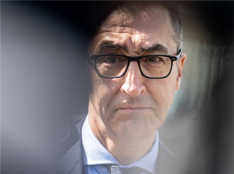 «Meine Eltern wollten danach, dass ich mich öffentlich zurückhalte, damit ich nicht selber zur Zielscheibe werde»: Cem Özdemir über den Brandanschlag von Solingen.
