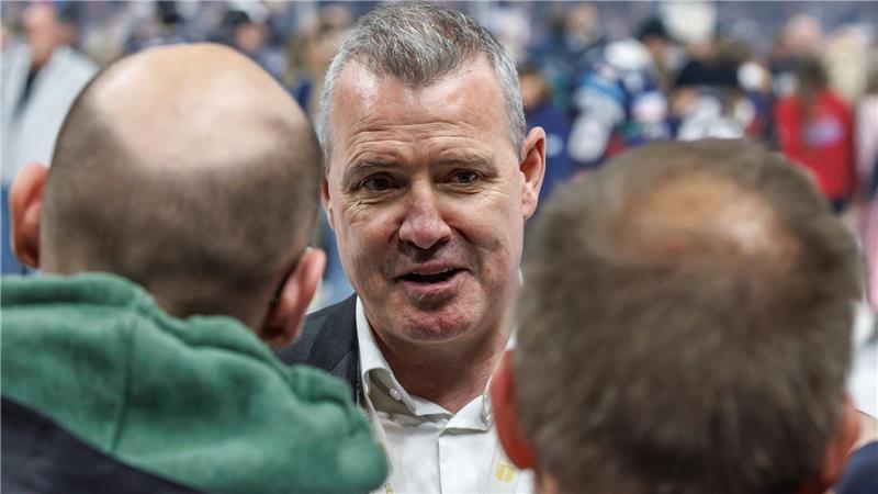 Gegen alle Widerstände: Eisbären holen Titel „für Tobi“ Meistertrainer Serge Aubin wird nach dem Erfolg mit Lob überschüttet.