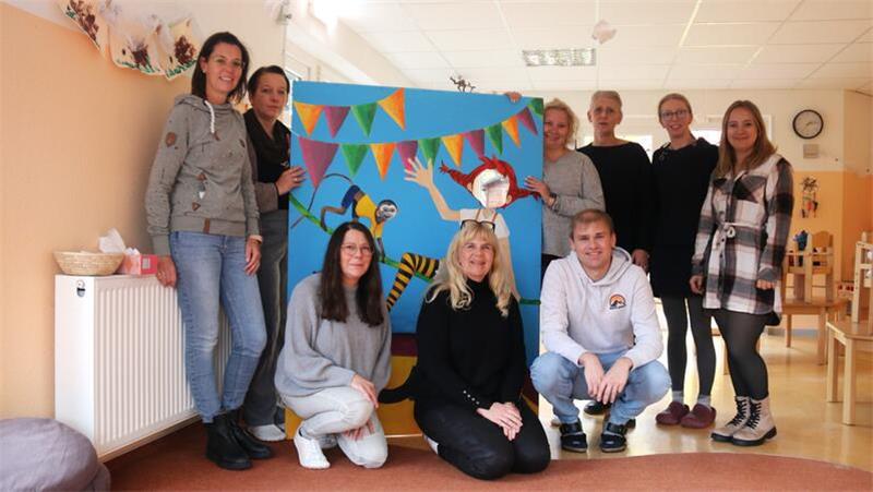 Einer der anstrengendsten und schönsten Berufe überhaupt Melanie Meyer (sitzend, Mitte) und ihr Team unterstützen sich in jeder Lebenslage.