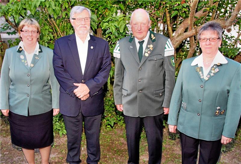 Melanie Schulze, Hans-Günter van der Werf, Herbert Schulze und Carola Hettling (v. li.) wurden für ihre langjährige Treue zum Verein geehrt.