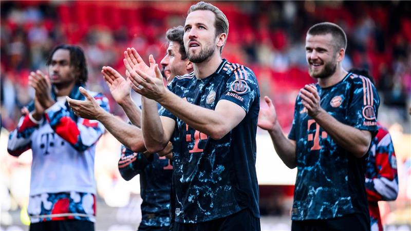 Gegen alle Zweifel: Bayerns Signal im Titelkampf Meldeten sich nach dem Champions-League-Aus eindrucksvoll zurück: Harry Kane (M.) und die Bayern.