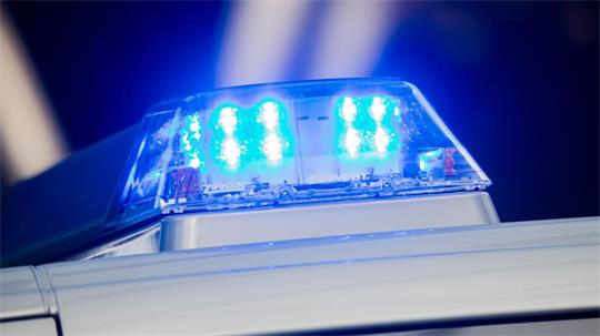 Menschen aus der Gruppe brachten den Fahrer den Angaben zufolge zum Anhalten und zogen den Zündschlüssel ab. (Symbolbild)