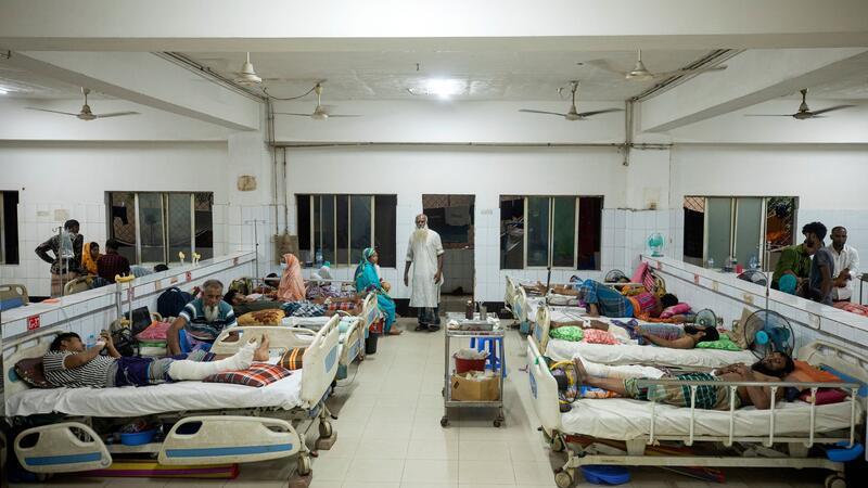 Menschen, die bei den Demonstrationen im Juli verletzt wurden, erholen sich in einem Krankenhaus.