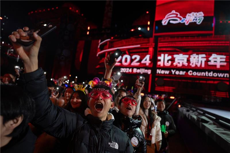 Menschen feiern das neue Jahr in Peking.