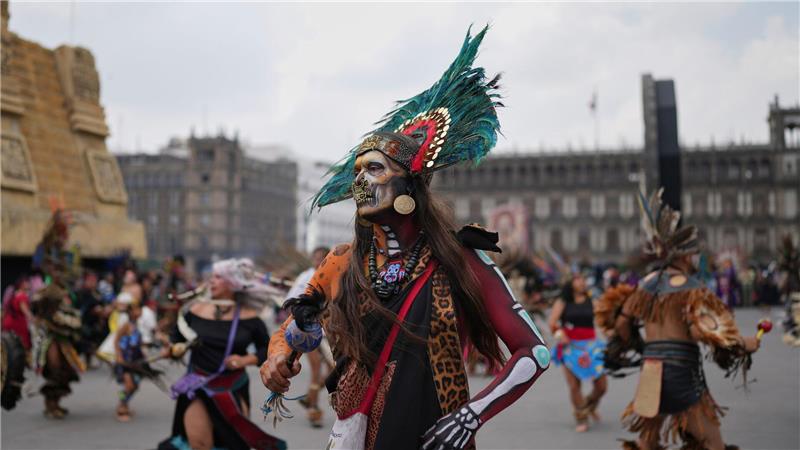 Bilder des Tages Menschen feiern den Jahrestag der Gründung von Tenochtitlan, dem heutigen Mexiko-Stadt.