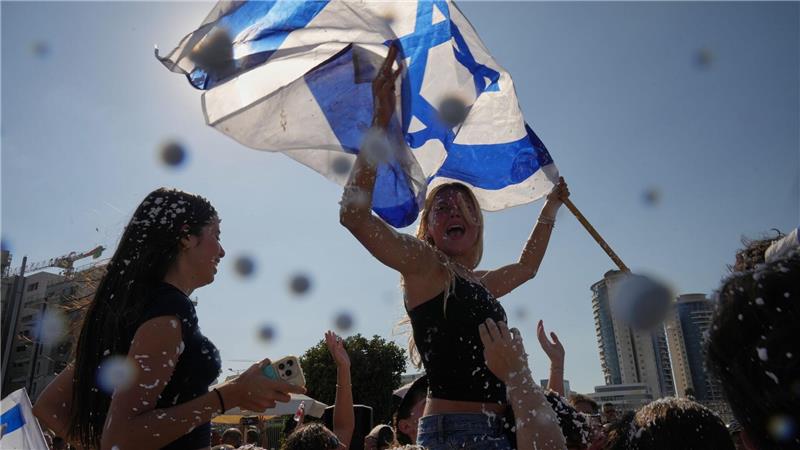 Bilder des Tages Menschen in Israel feiern die Rückkehr der Geiseln.