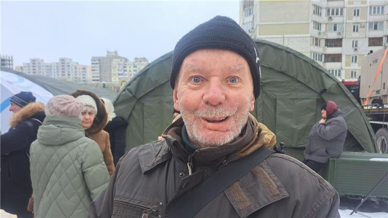 Kälte als Waffe - der vierte Kriegswinter in Kiew Menschen in ukrainischen Plattenbauten haben oft nur Elektroherde. Eine warme Mahlzeit können sie sich wegen des Stromausfalls nicht zubereiten. (Archivbild)