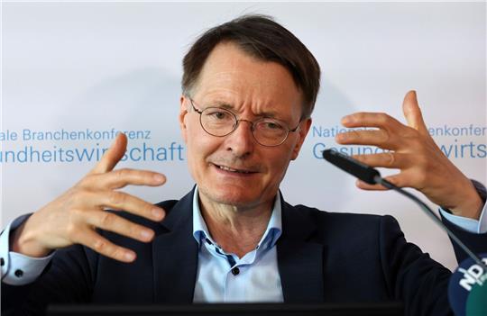 Menschen könnten gerettet werden, wenn es einen Hitzeschutzplan etwa nach Vorbild Frankreichs gäbe, sagt Gesundheitsminister Karl Lauterbach.