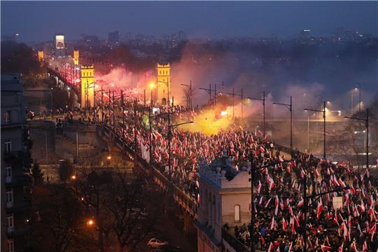 Menschen nehmen in Warschau am Unabhängigkeitsmarsch «Polen ist noch nicht verloren» teil.