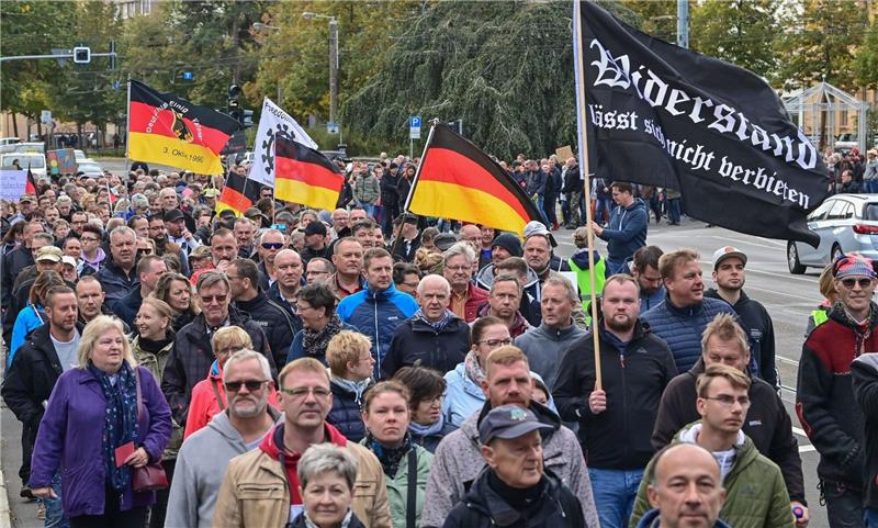 „Heißer Herbst”: Ebbt die Protestwelle ab? Menschen während einer Demonstration im Stadtzentrum von Frankfurt (Oder).