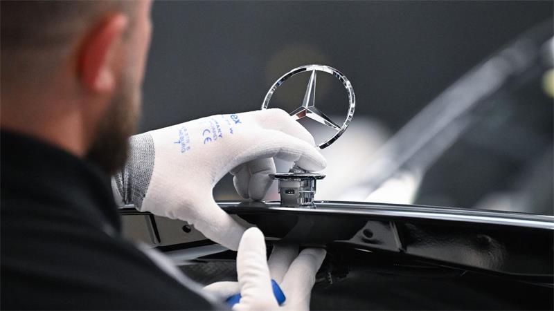Mercedes-Benz hat im zweiten Quartal weniger Fahrzeuge verkauft. (Archivbild)