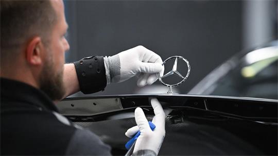 Mercedes-Benz will weiter die Kosten in Deutschland senken. (Archivbild)