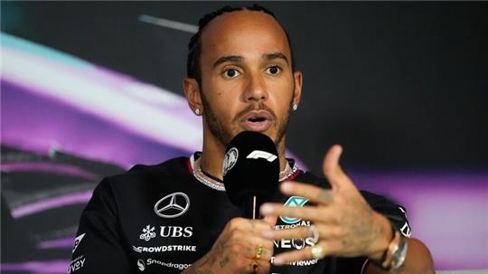 Mercedes-Pilot Lewis Hamilton nimmt seinen Teamkollegen George Russell in Schutz.