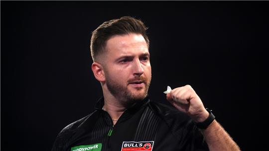 Merk bejubelt den Gewinn des ersten Satzes.