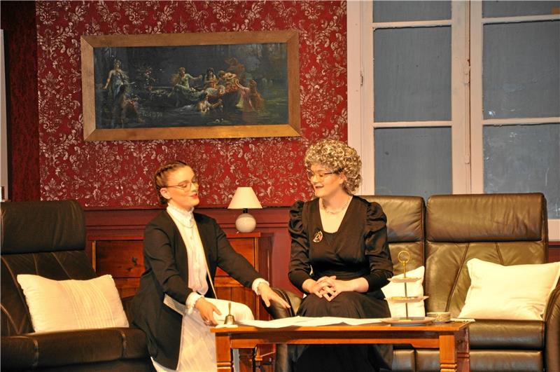 Ein Stück mit wenig Überlebenden Merle Bothe und Julia Keiber (re.) sind ziemlich beste Freundinnen.