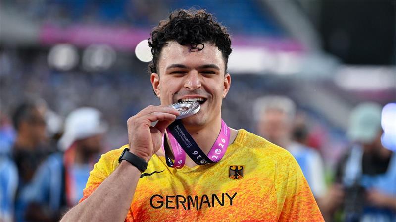 Ansah sprintet zu Bronze - Hummel gelingt wieder Silber-Coup Merlin Hummel schmeckte die Silbermedaille.