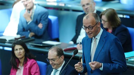 Merz hofft auf Klarheit zu Rentenreform bis Jahresende. 