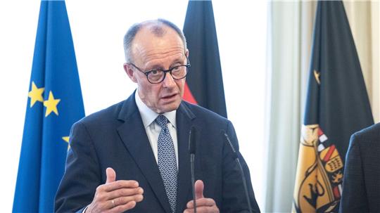 Merz sieht Chancen, aber auch Risiken der KI.