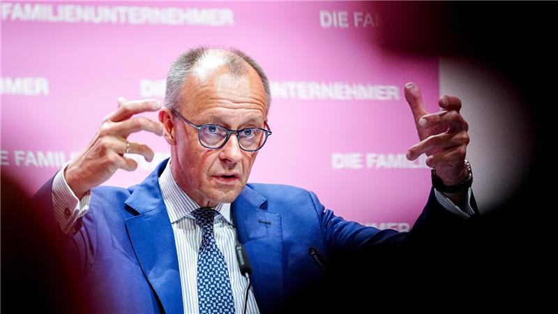 Merz: Soli spätestens in vier Jahren abschaffen Merz sprach auf einer Tagung von Familienunternehmern.