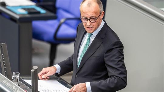 Merz spricht in seiner Regierungserklärung auch die AfD direkt an.