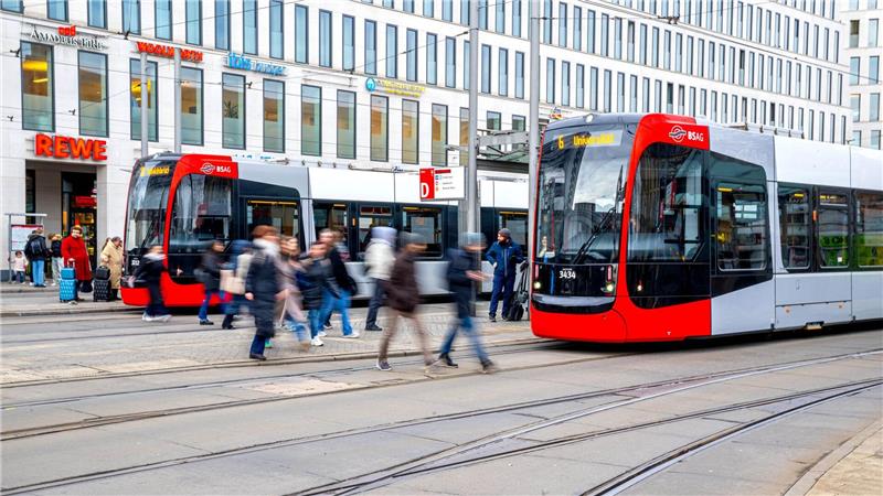 Waffen verboten? Was für Bahn und Busse gelten soll Messer und Waffen sollen im Bremer Nahverkehr untersagt werden.