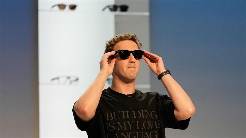 Meta Connect in Menlo Park (USA): Mark Zuckerberg wirbt auf der Bühne für neue Entwicklerideen