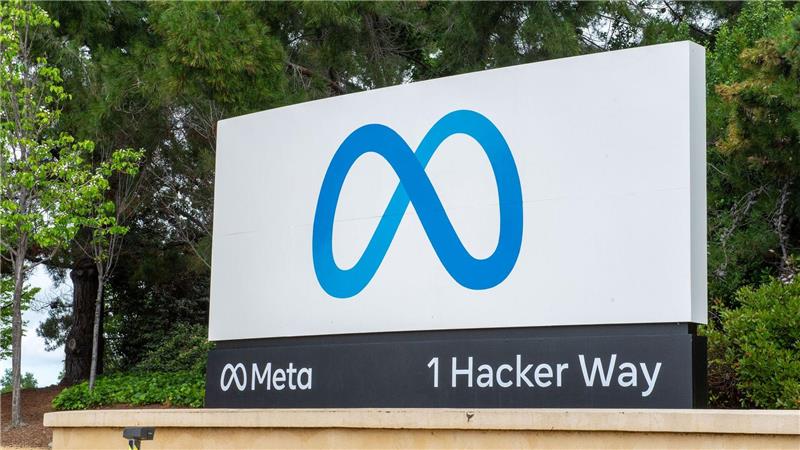 Meta setzt aktuell auf Brillen mit Kameras, die der KI mehr Informationen liefern sollen. (Archivbild)