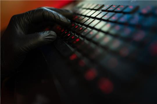 Meta warnt vor einer großen Zahl oft kurzlebiger russischer Fake-Accounts, deren Ziel es sei, die Unterstützung der Ukraine im Westen zu schwächen.