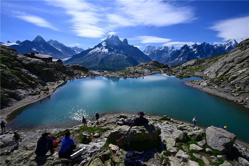 Forscher registrieren Temperaturrekorde in den Alpen Meterologen haben in diesem Jahr den wärmsten September in den Alpen seit Beginn der Aufzeichnungen registriert.